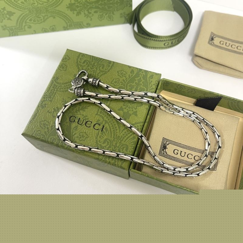 G*u*i bracelets